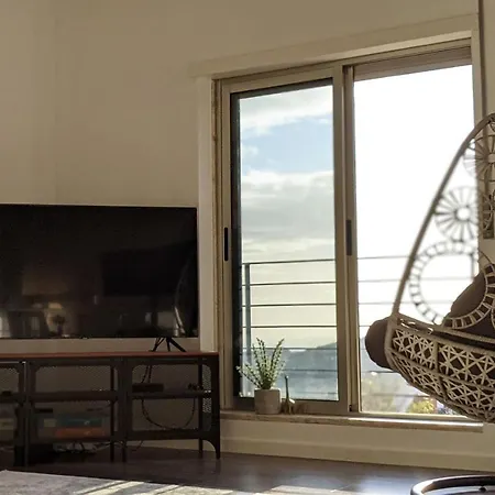 Lovelystay - 3bdr W/terrace ססימברה