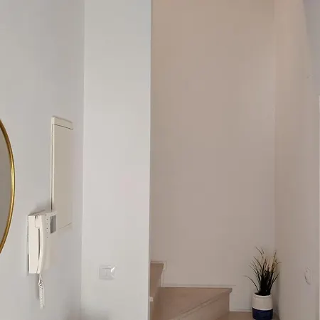 Lovelystay - 3bdr W/terrace דירה ססימברה