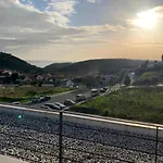 Lovelystay - 3bdr W/terrace شقة سيسيمبرا